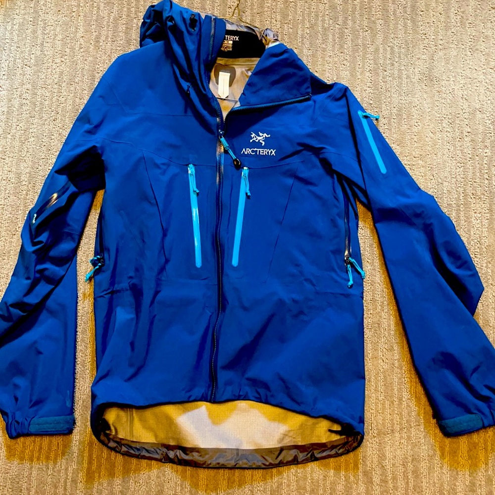 Arc’teryx alpha sv jacket retail 740